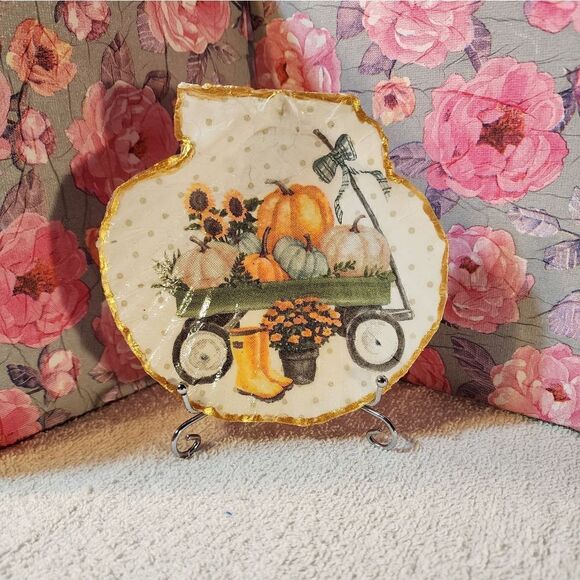 Decoupage Scalloped shells   - Picture 1 of 1